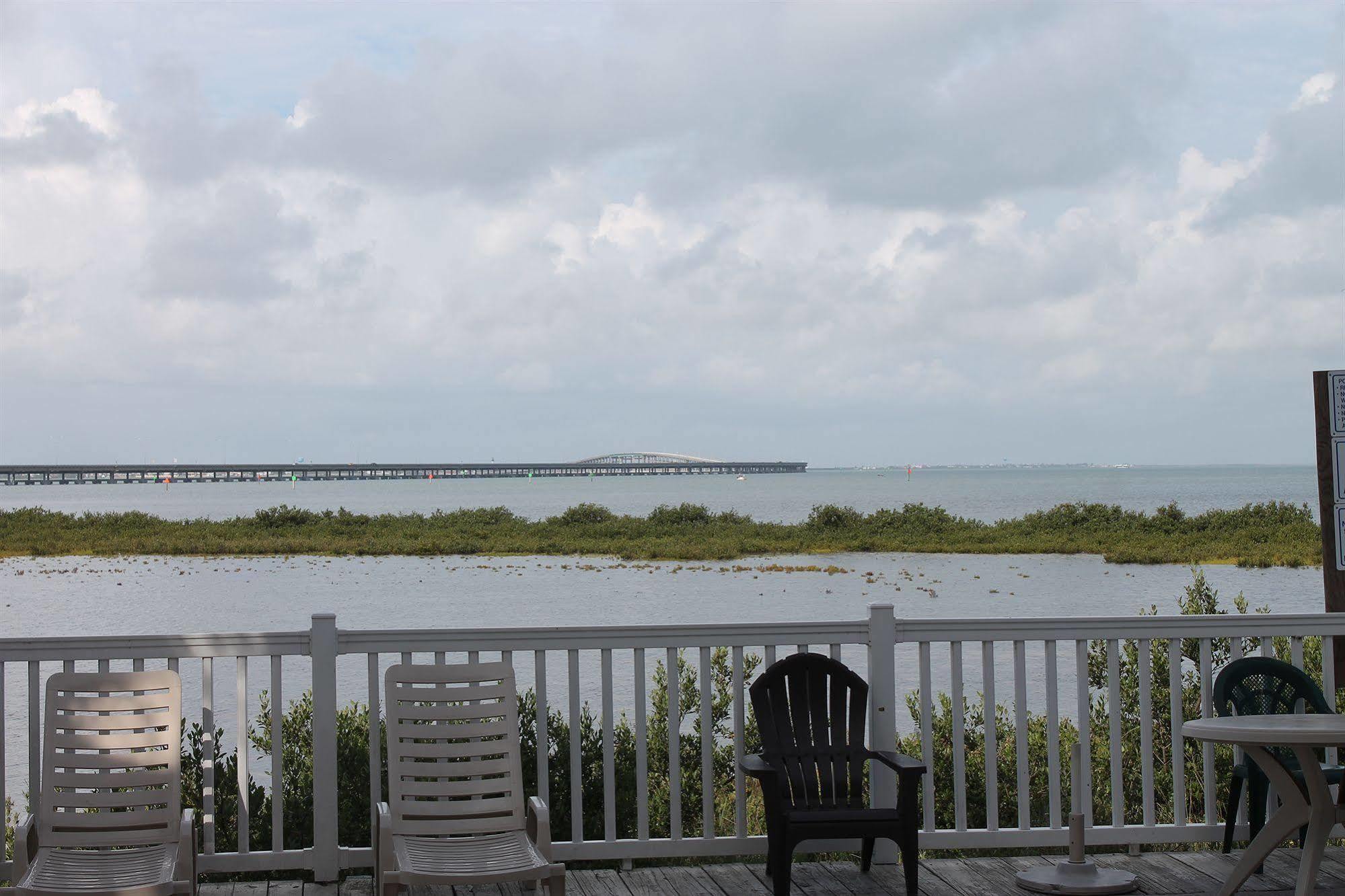 Blue Bay Inn And Suites South Padre Island Buitenkant foto
